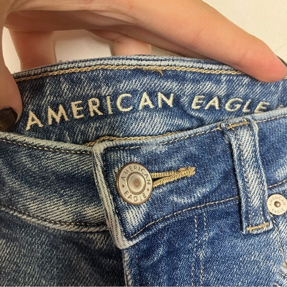 American Eagle Outfitters distressed destroyed mom jeans size 4 regular - Picture 4 of 8